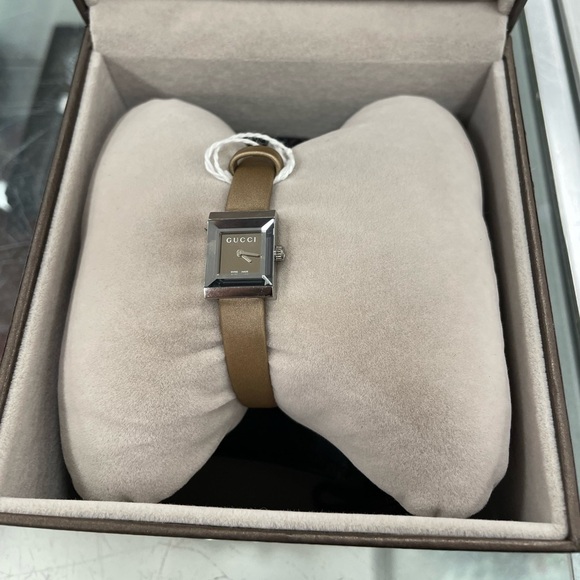 NEW IN BOX Gucci Watch micro watch 90s Gucci - Picture 3 of 8